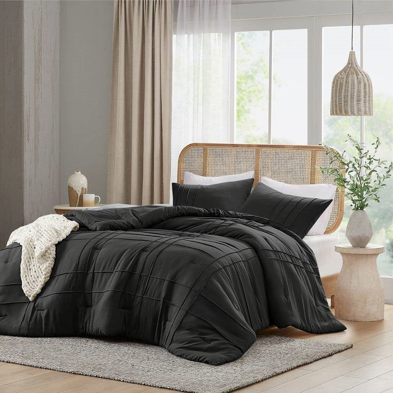 Twin/Twin XL Pre-Washed Pleated Microfiber Comforter Set in Black