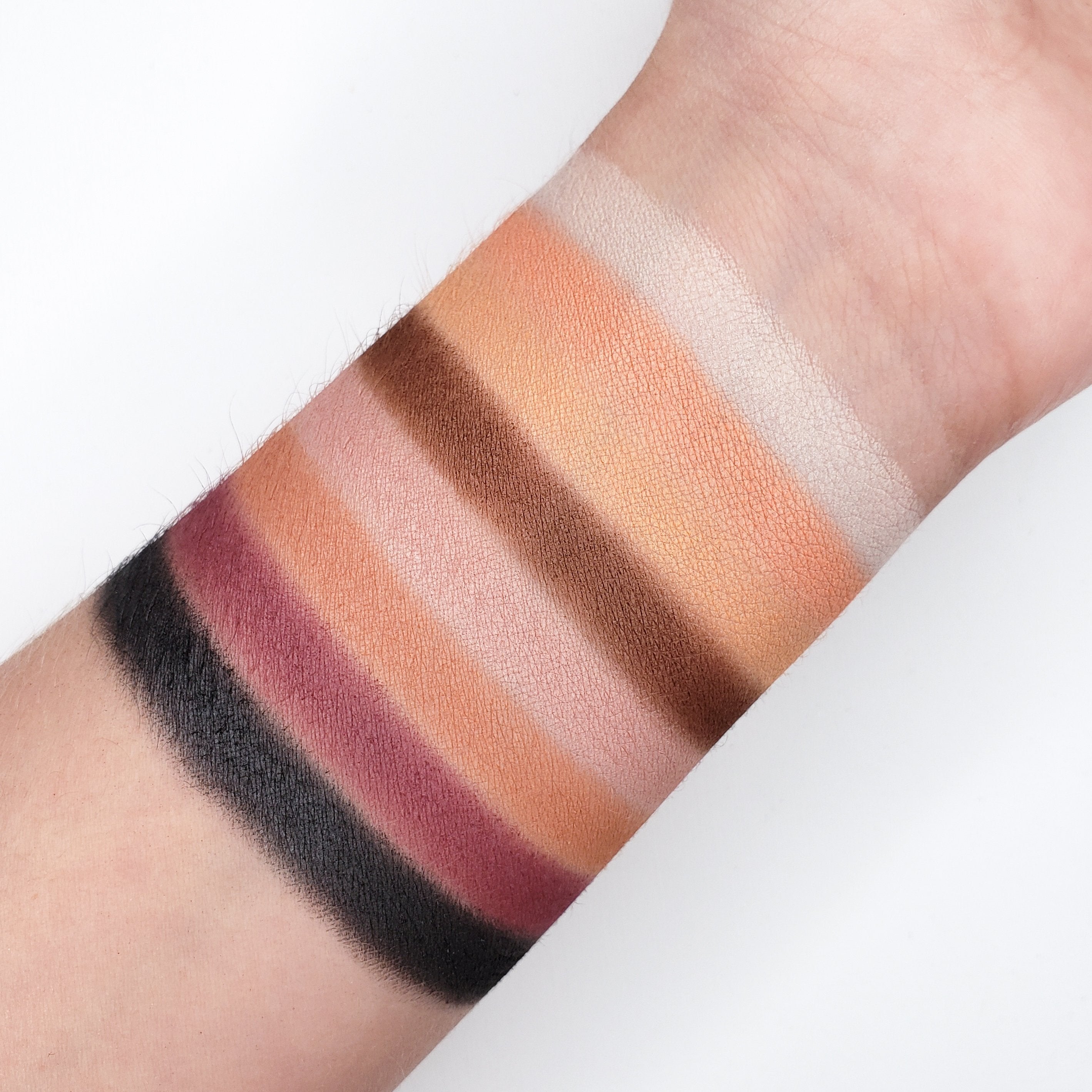 GOLDEN PEACH EYESHADOW PALETTE CP15