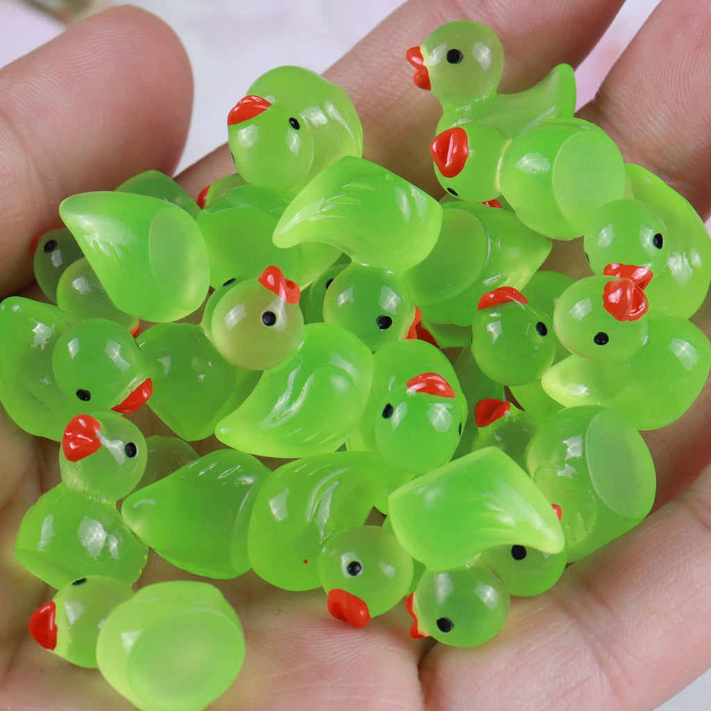 Resin luminous cartoon three-dimensional cute cartoon duck DIY car ornament keychain micro landscape hair clip decoration