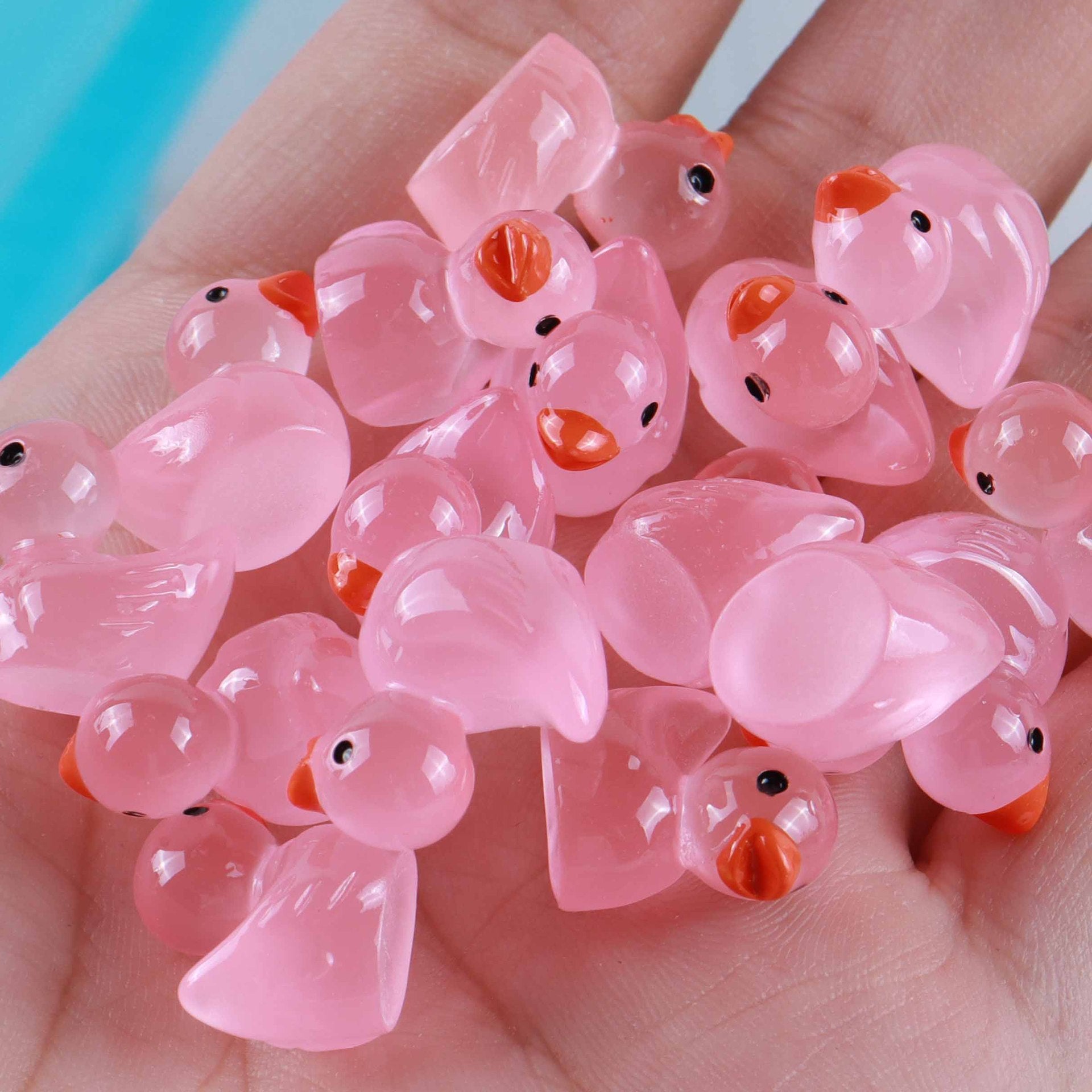 Resin luminous cartoon three-dimensional cute cartoon duck DIY car ornament keychain micro landscape hair clip decoration