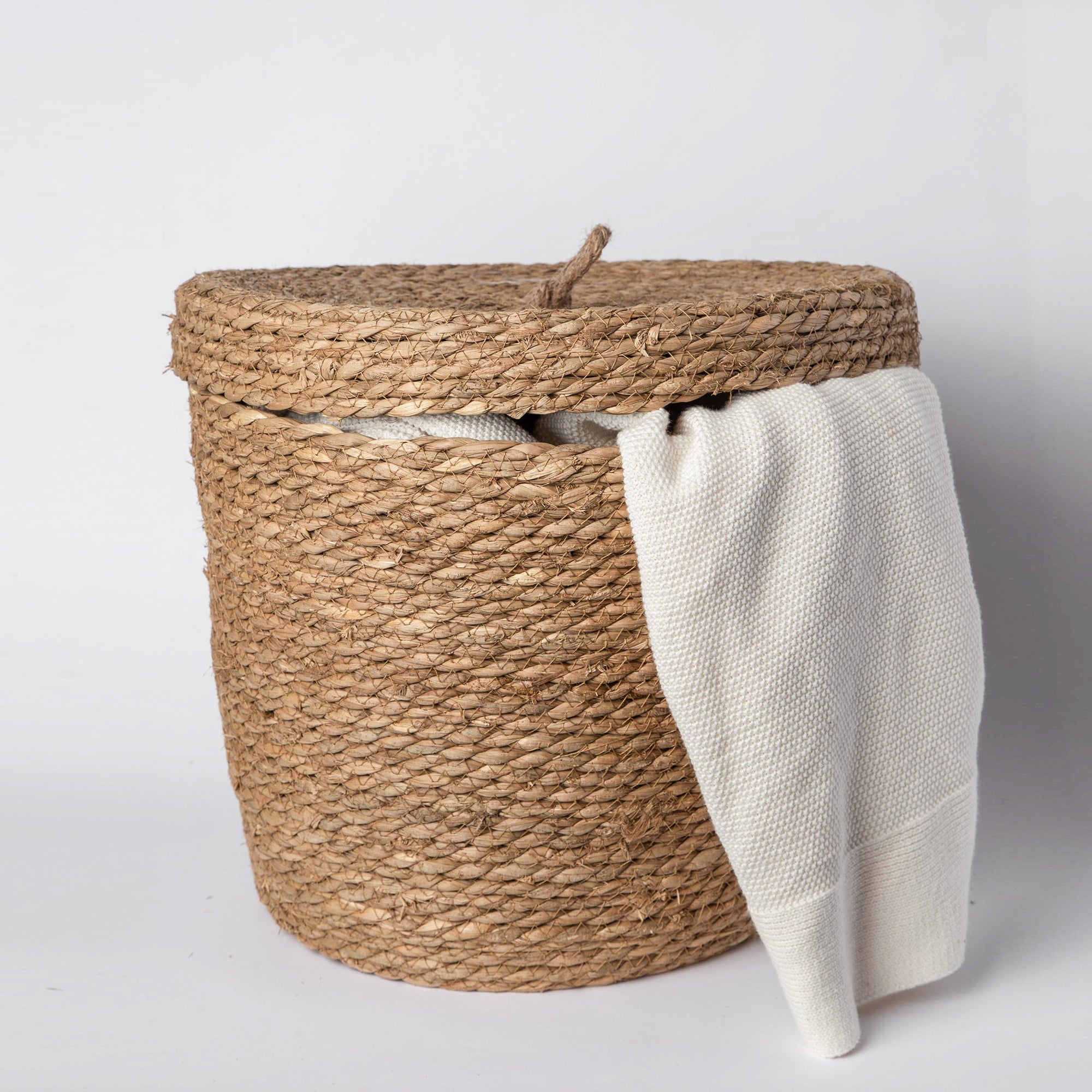 830 - Seagrass Basket with lid