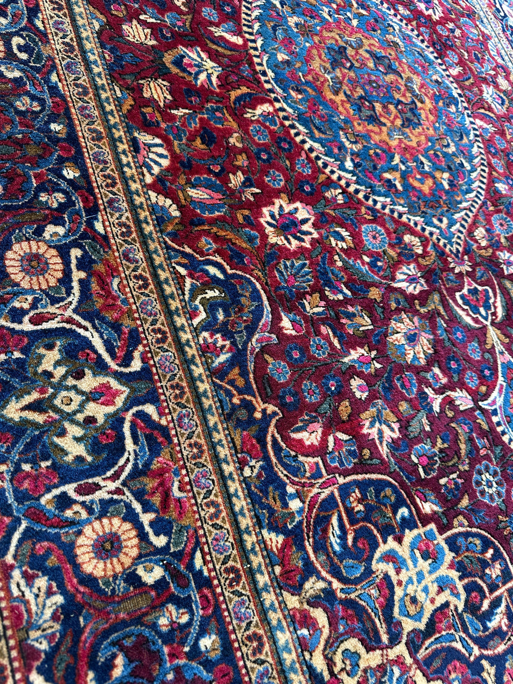 Antique Persian Kashan Debir Rug – 4’3” x 6’4” – Circa 1920s – Hand-Knotted Fine Wool