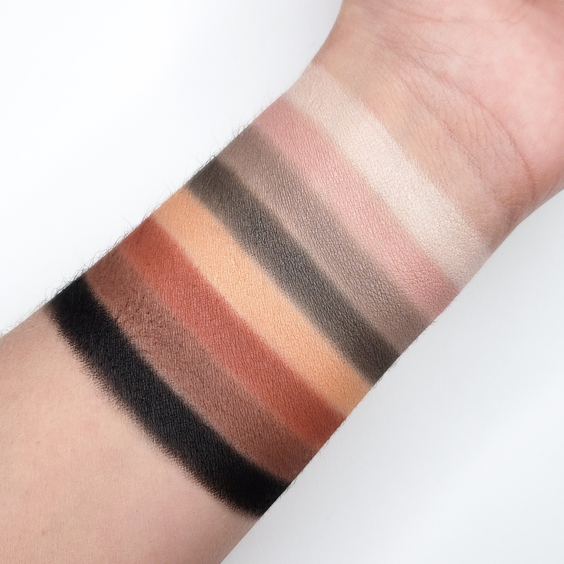 BOLD EYESHADOW PALETTE CP08