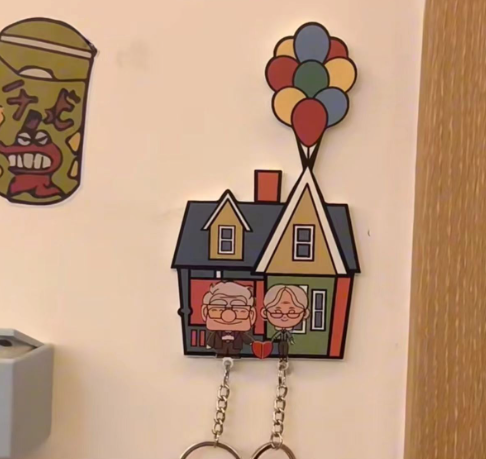 Crayon Shin chan couple keychain refrigerator sticker Simpson family flying house travel notes mobile castle couple pendant