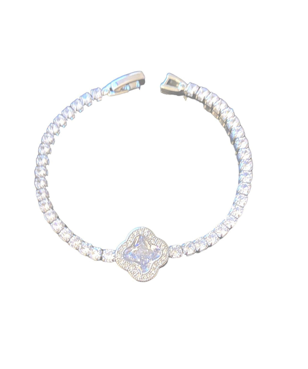 Elegant Crystal Clover Tennis Bracelet - Sparkling Sophistication