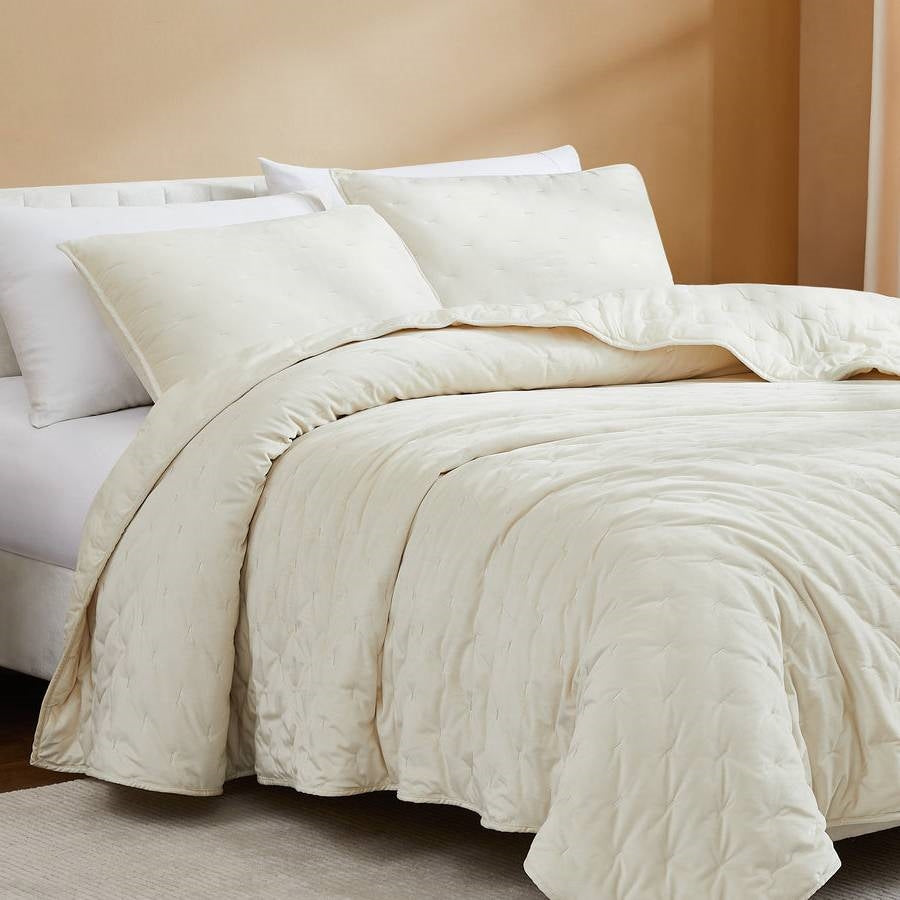 Full / Queen 3-Piece Cream Velvet Embroidered Super Soft Quilt Set