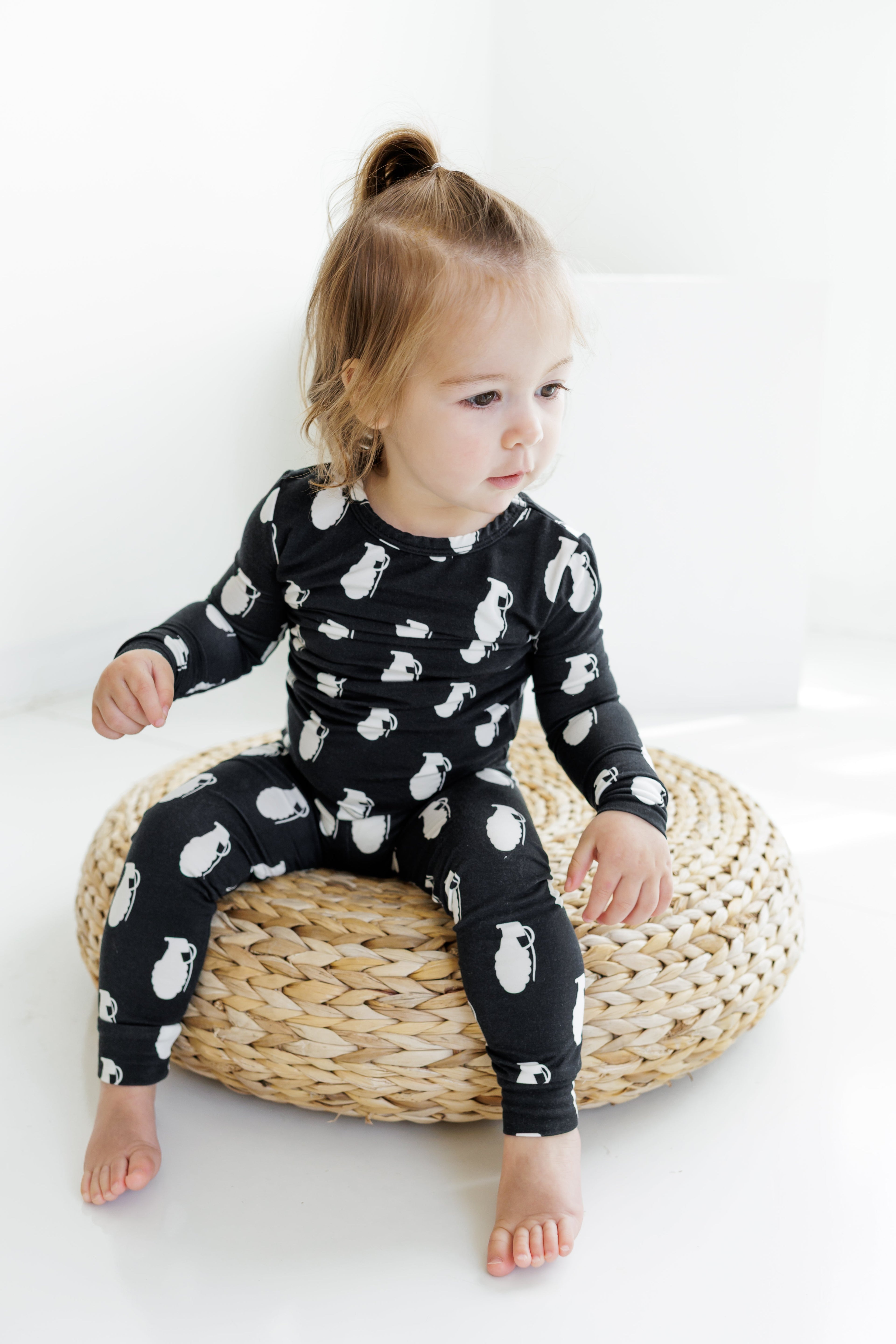 Color Blind Pineapple 2-Piece Set