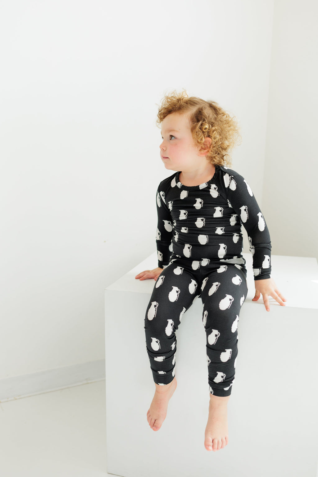 Color Blind Pineapple 2-Piece Set