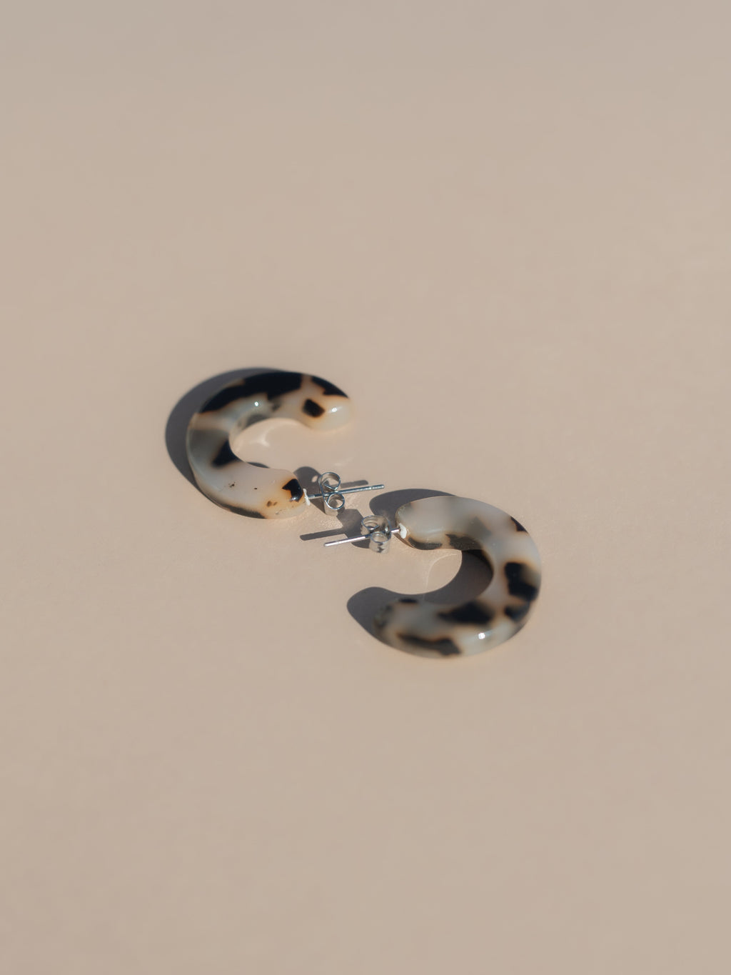 Ray Hoops Earrings - Ivory