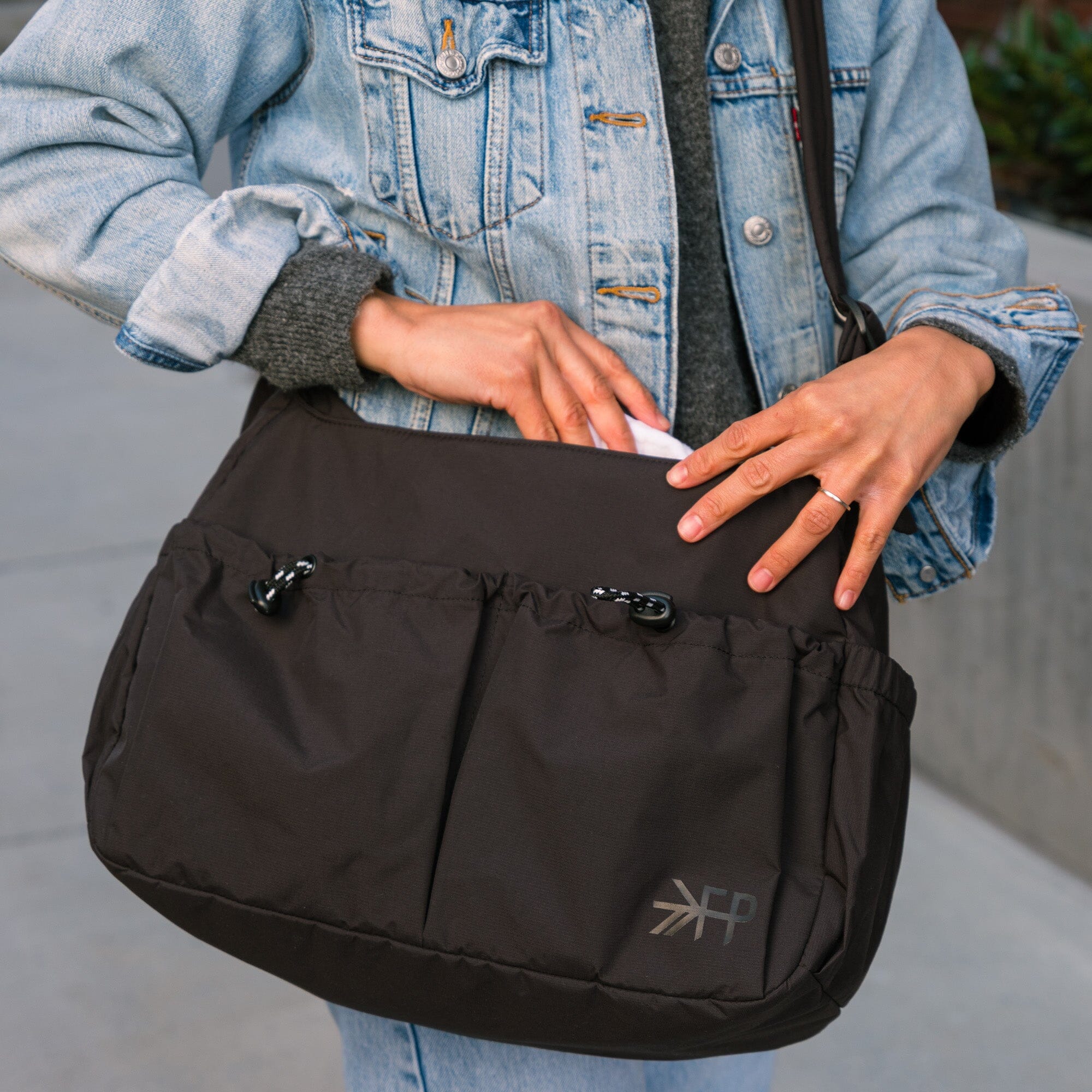 Jet Motion Carryall Tote