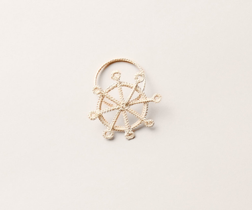 Coastal Ship Wheel Napkin Ring – 2.5” Handwoven Iraca Palm – Nautical Table Decor from Colombia