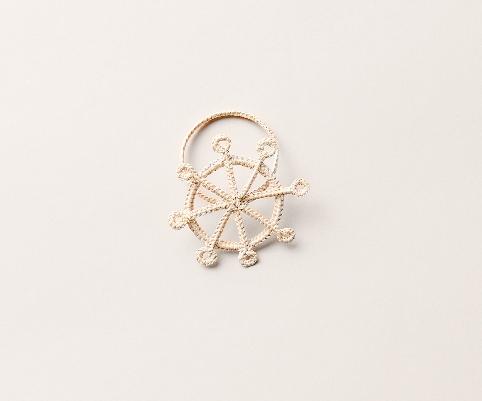 Coastal Ship Wheel Napkin Ring – 2.5” Handwoven Iraca Palm – Nautical Table Decor from Colombia