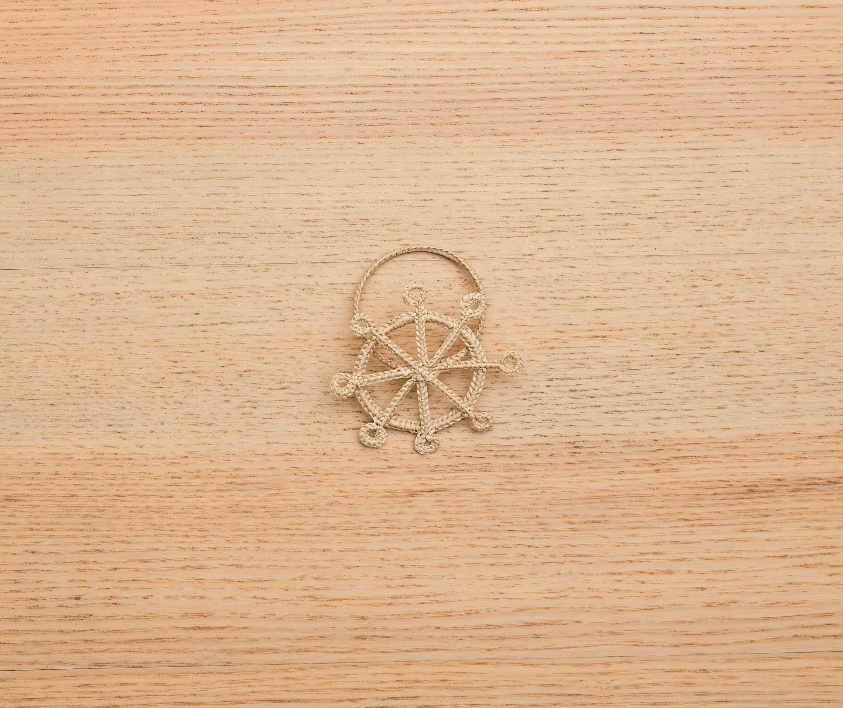 Coastal Ship Wheel Napkin Ring – 2.5” Handwoven Iraca Palm – Nautical Table Decor from Colombia
