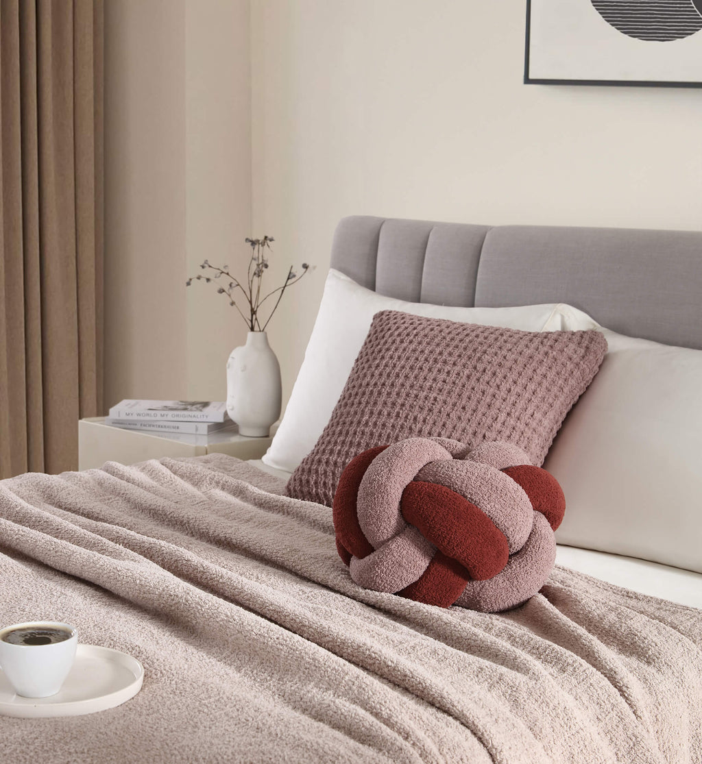 Knot Pillow