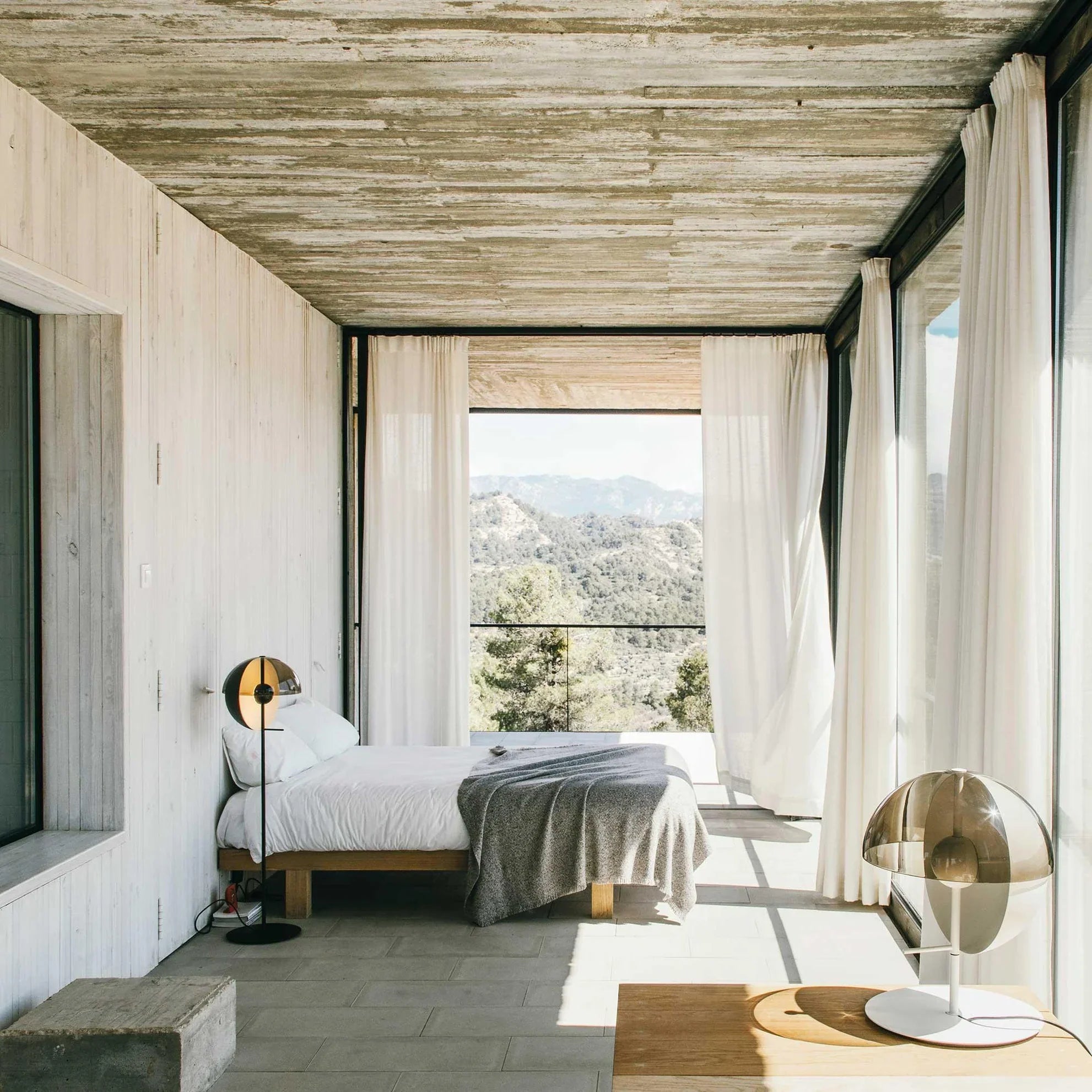 Theia Lamp