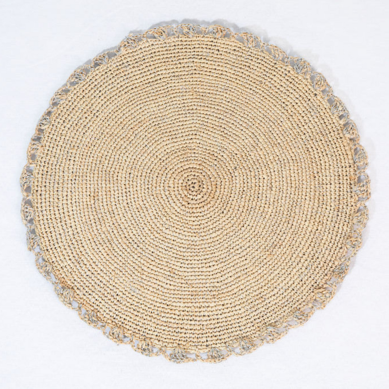 Metallic Aura placemat, Woven raffia tabletop
