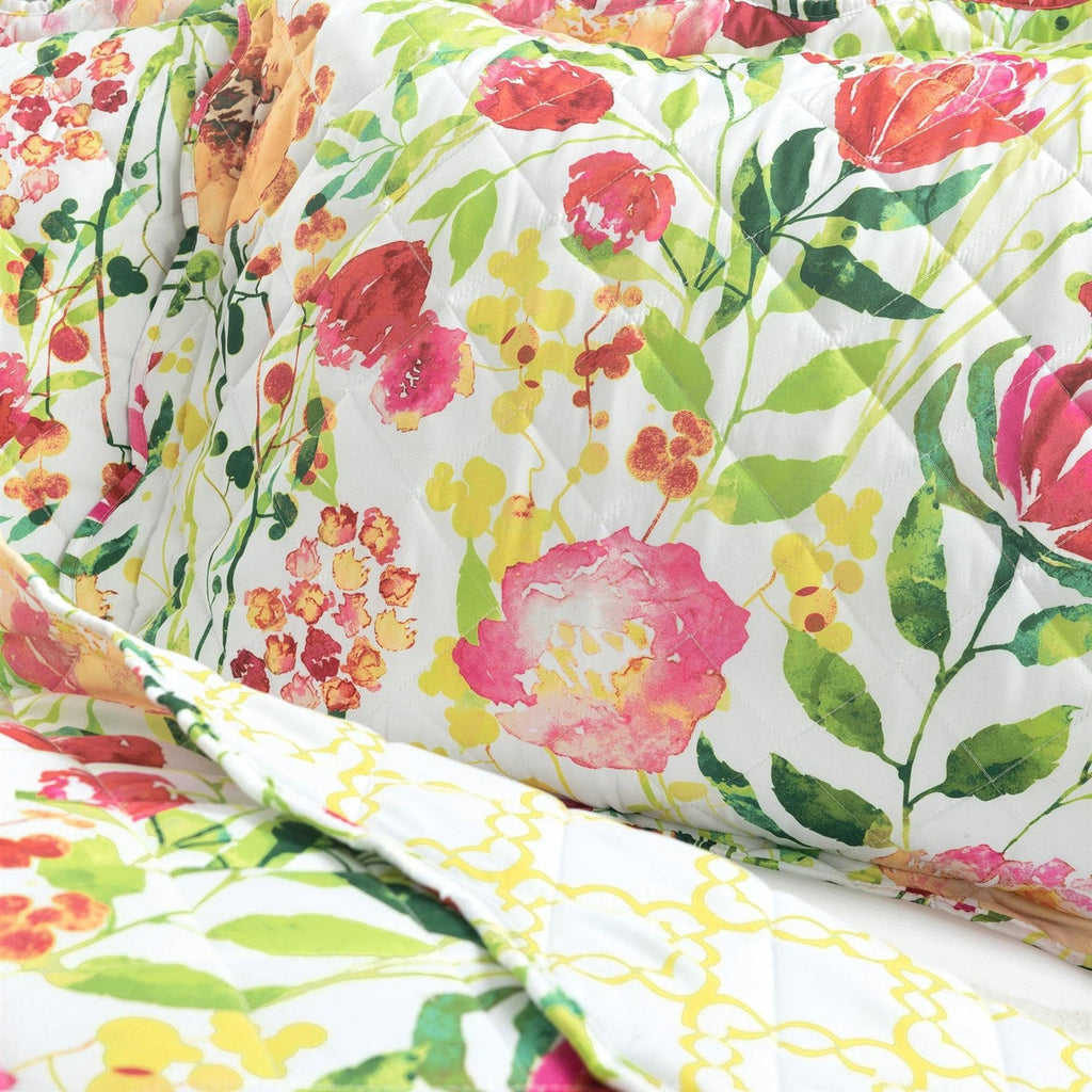 Full/Queen Lightweight Polyester Scalloped Edges Floral Quilt Set