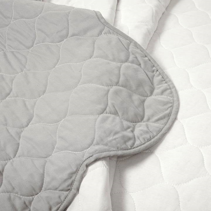 King/Cal King White Grey Scalloped Edge Reversible Thin Light Quilt Set