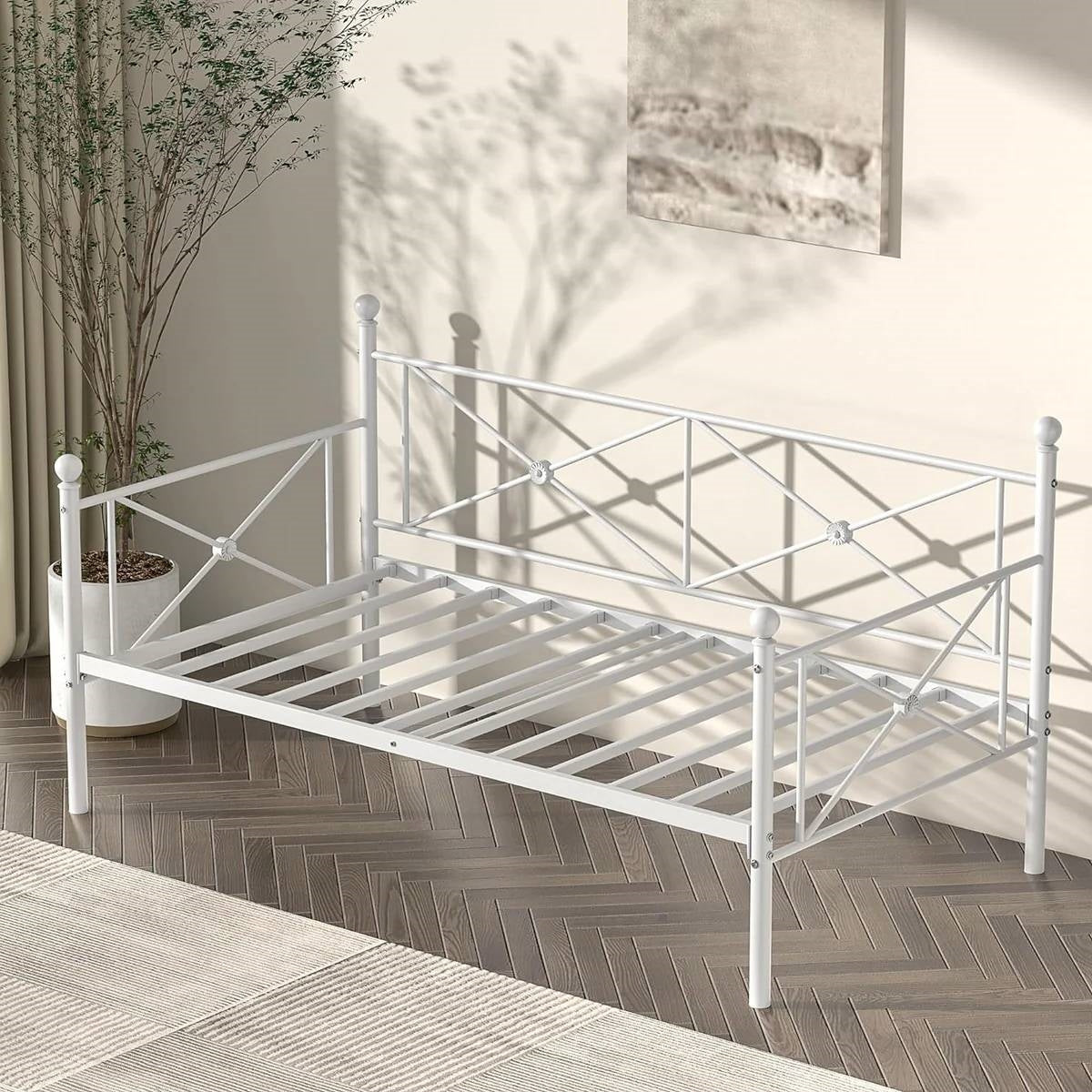 Twin size Heavy Duty Metal Daybed Frame in Classic White Finish