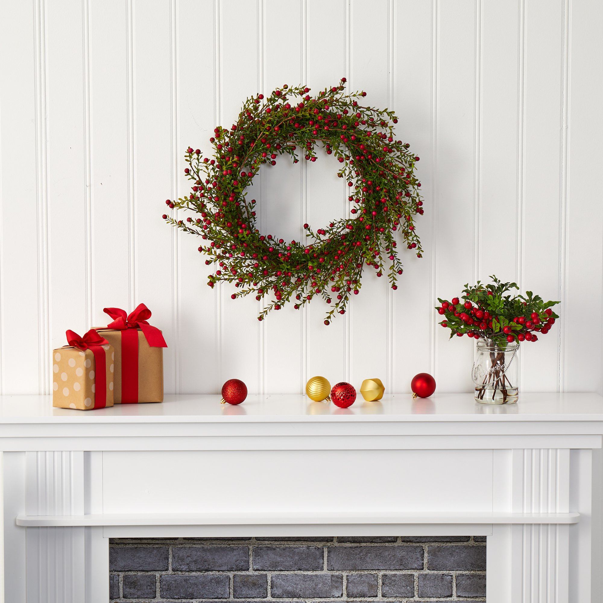 20” Boxwood and Berries Artificial Wreath