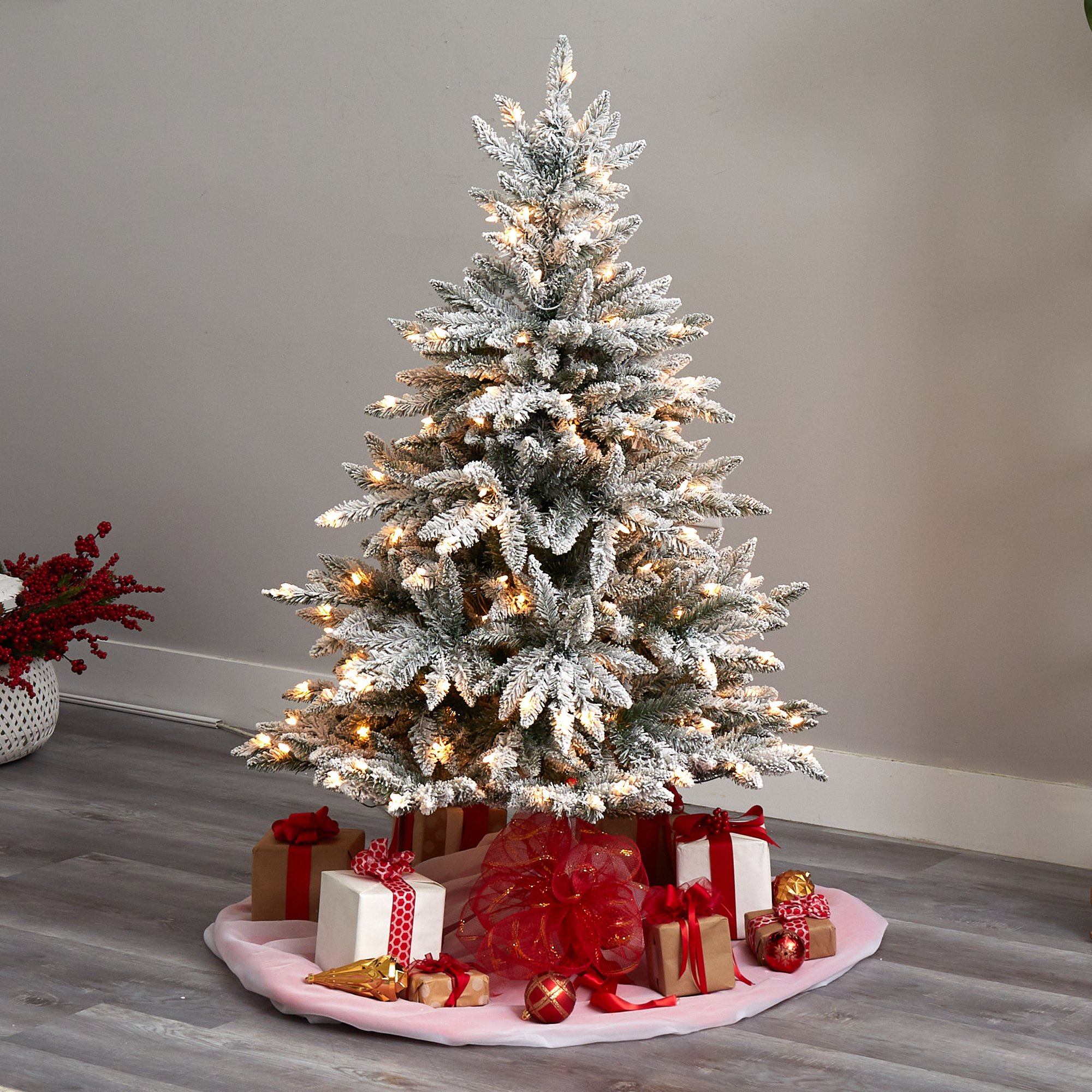 5’ Flocked West Virginia Spruce Christmas Tree with 200 Clear Lights and 604 Bendable Branches