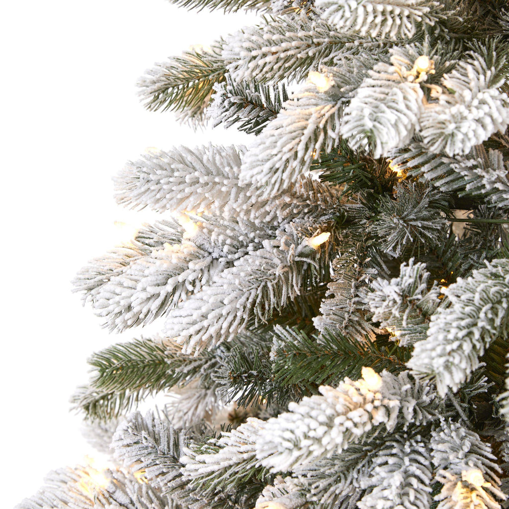 7.5’ Flocked South Carolina Spruce Artificial Christmas Tree with 600 Clear Lights and 1537 Bendable Branches