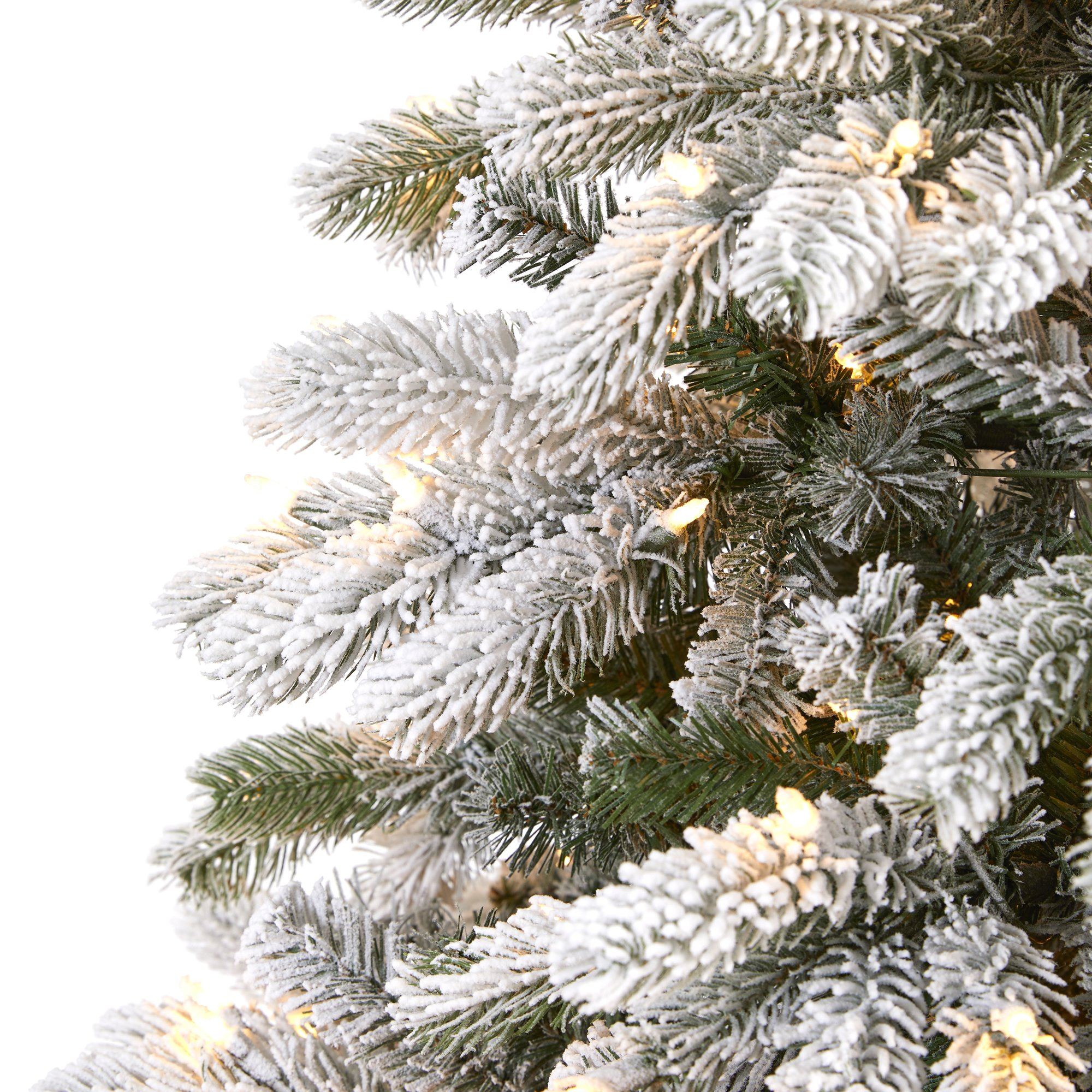 7.5’ Flocked South Carolina Spruce Artificial Christmas Tree with 600 Clear Lights and 1537 Bendable Branches