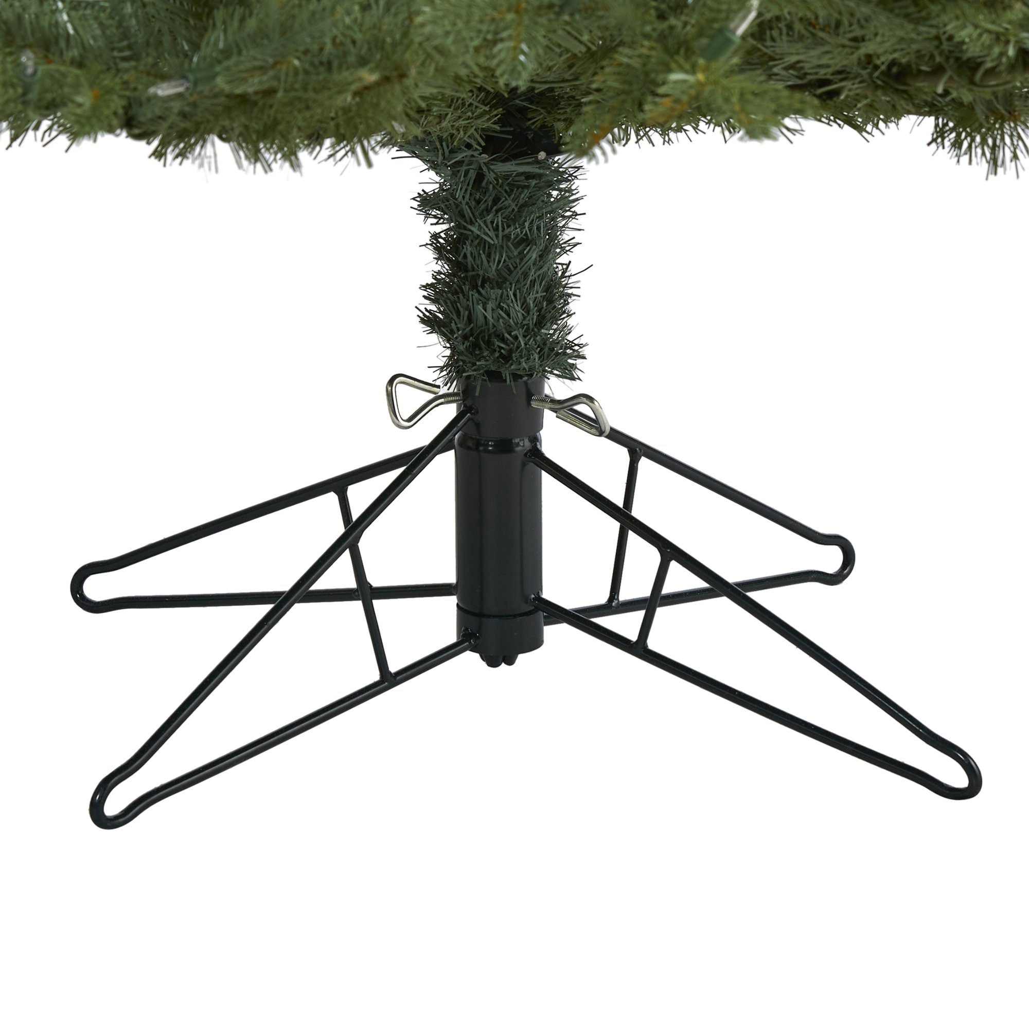 7.5' New Hampshire Spruce Artificial Christmas Tree with 650 Warm White Lights and 1462 Bendable Branches