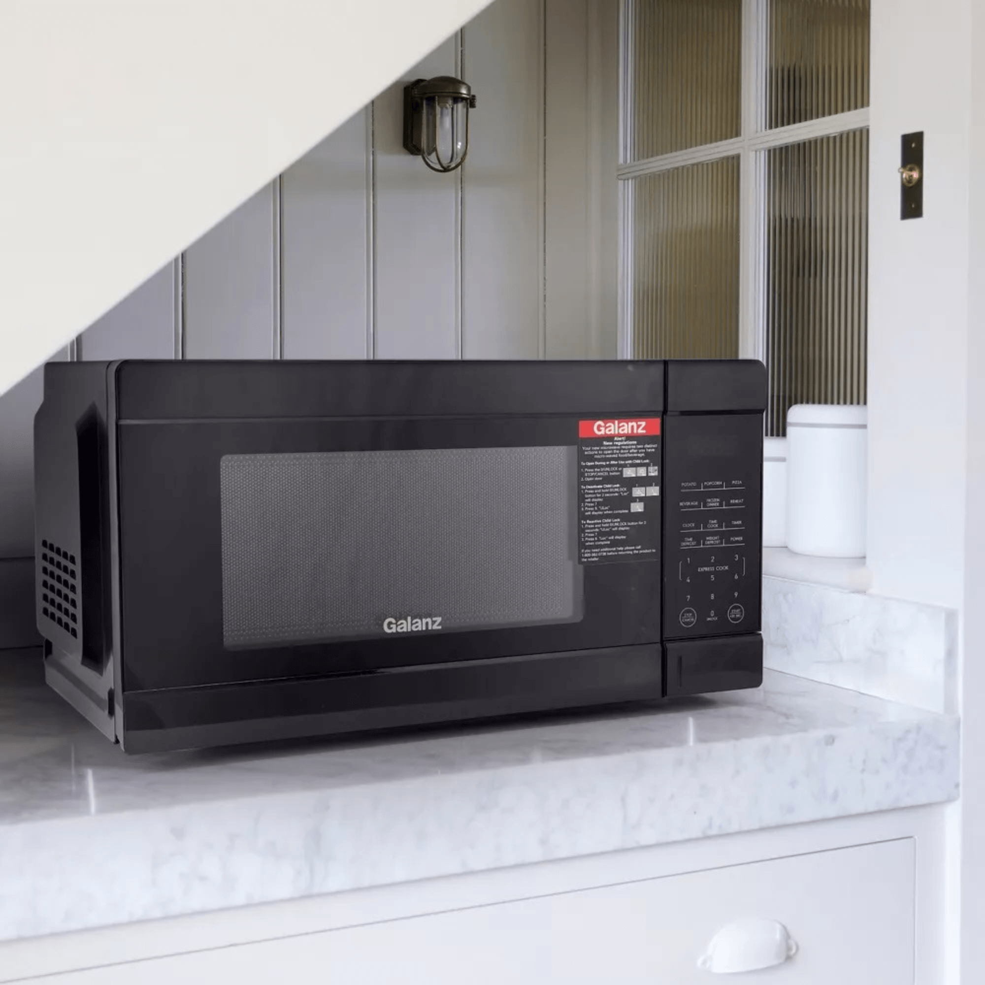 Galanz 1.1 Cu Ft. 1000 Watt Counter Top Microwave Oven