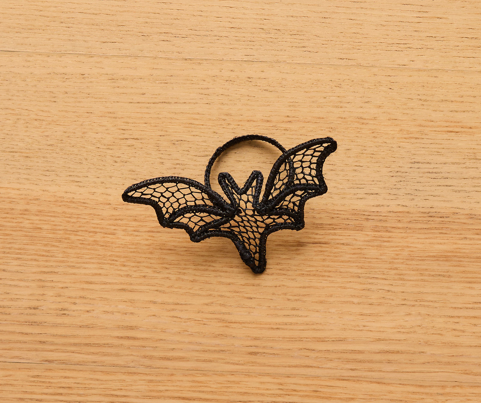Halloween Bat Napkin Ring – Black Lace Gothic Napkin Holder – Handmade Spooky Table Decor – Fall Party Accent – Witchy Dinner Setting