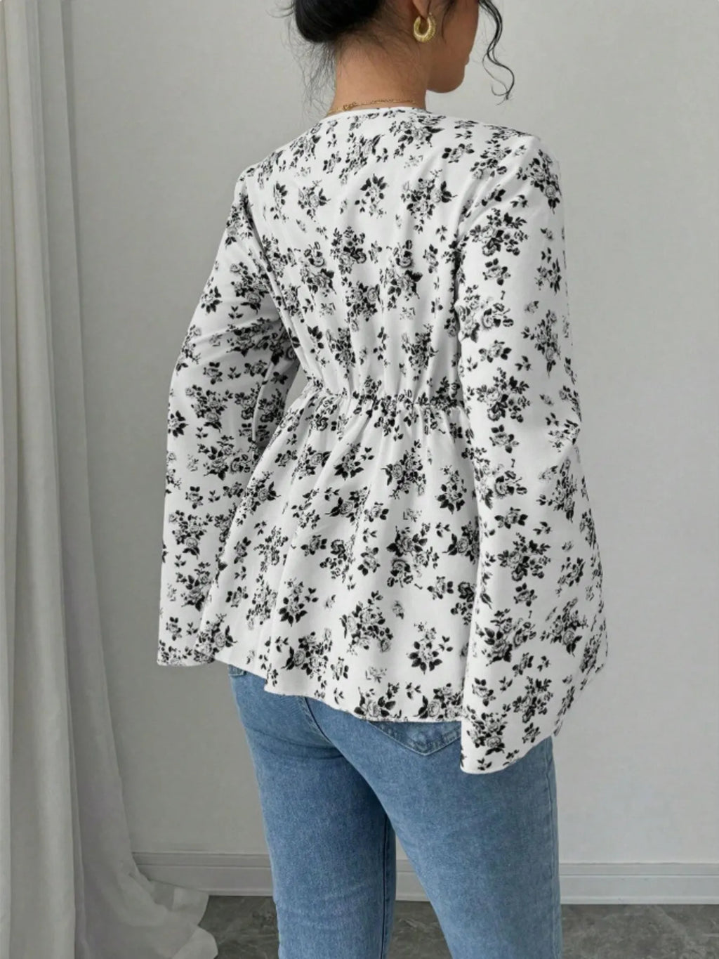 Floral Print V Neck Long Sleeve Buttoned Peplum Blouse