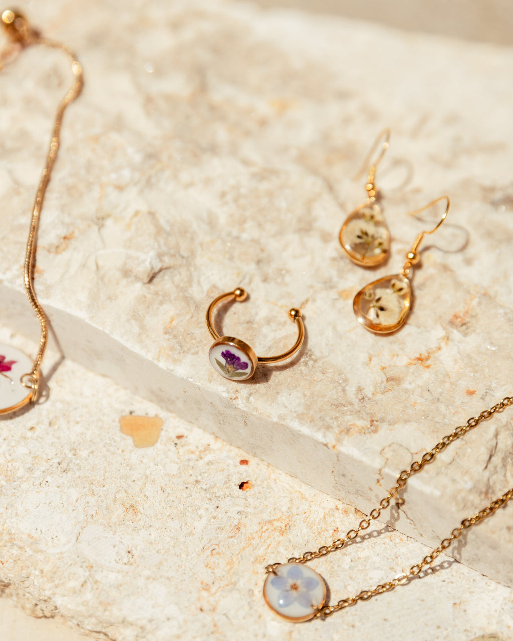 Wildflower Gold Bracelet Small Pendant