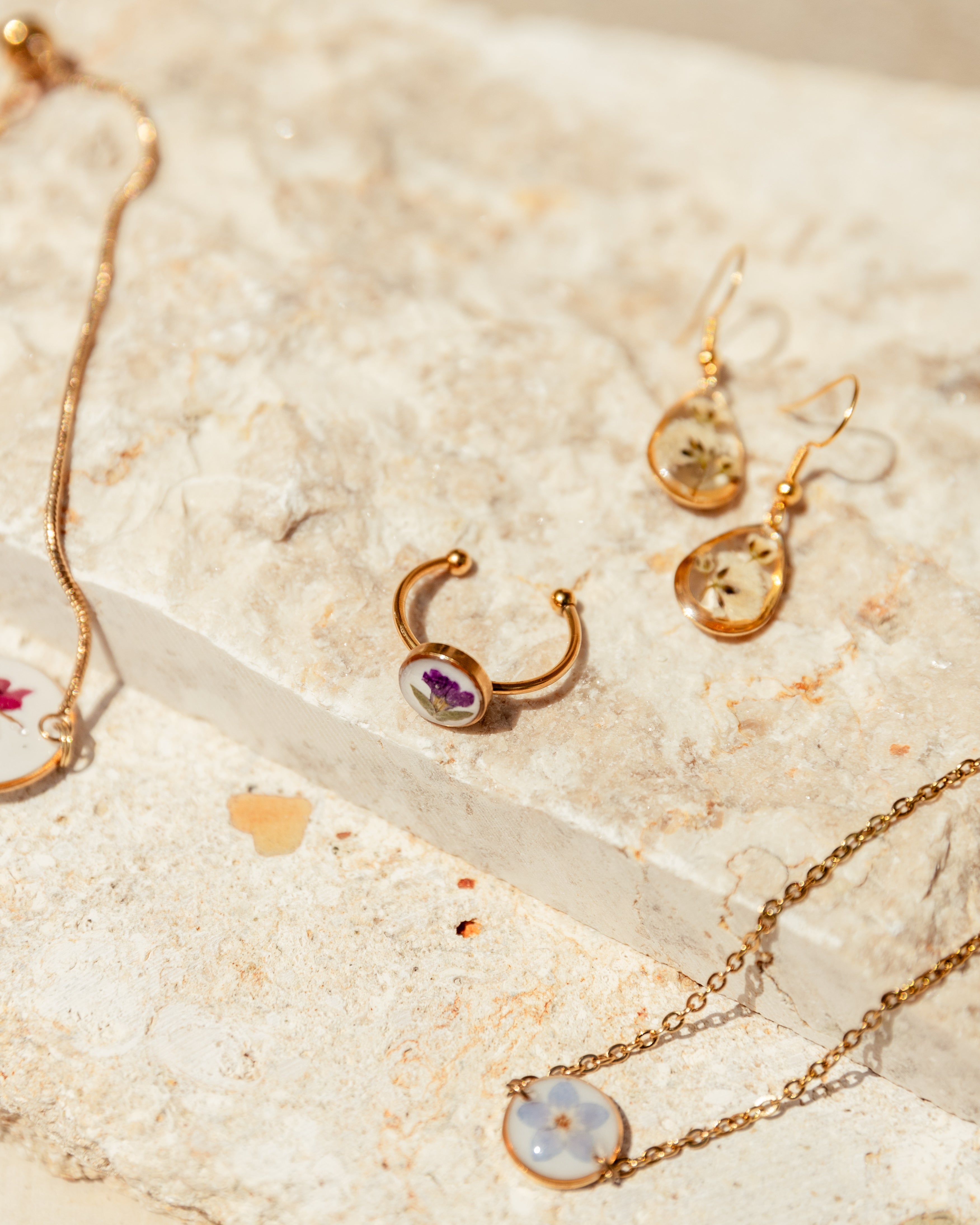 Wildflower Gold Bracelet Small Pendant